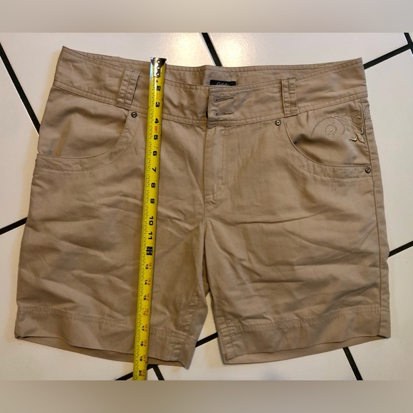 Ladies size 14 Cabellas brand walking/hiking/dress shorts in khaki - Picture 8 of 10
